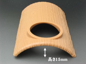 高さも15mm程度でコロンボーの下はクワガタやカブトムシの隠れ家になります