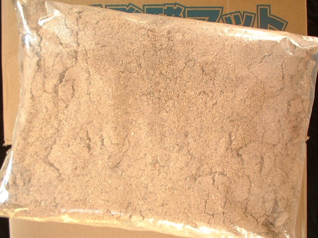 クワガタやカブトムシの成虫用マット「万能 埋め込みマット」